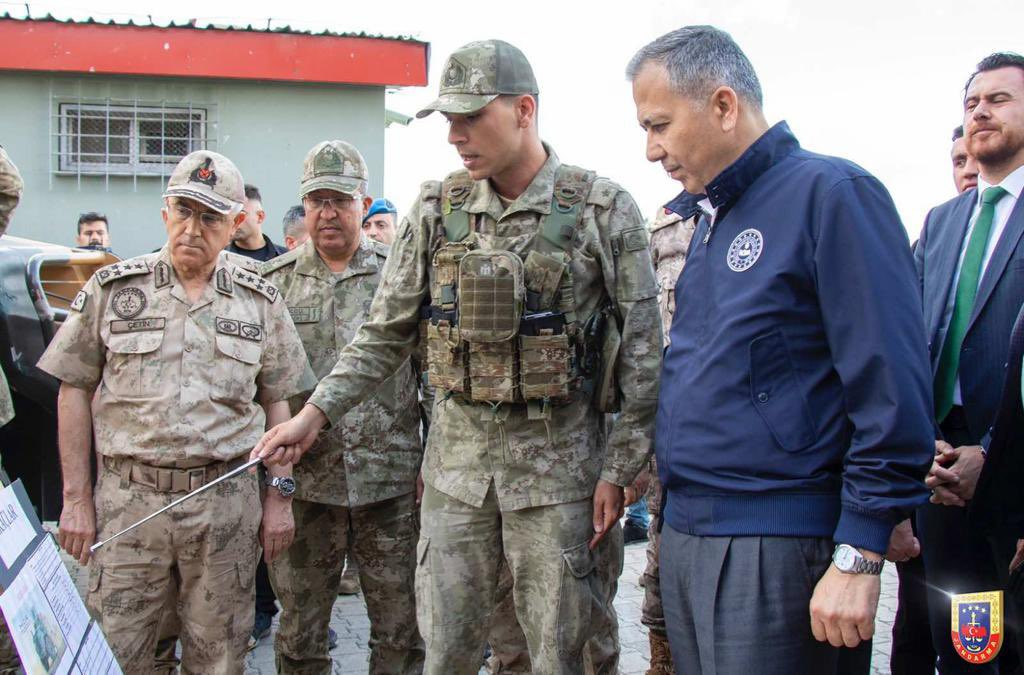 bakan yerlikaya ve orgeneral arif cetin tendurek jandarma 4