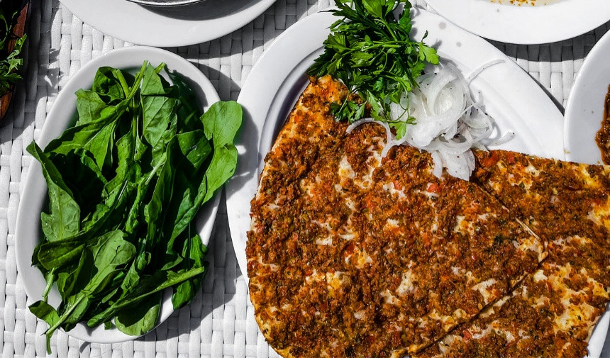 lahmacun pide pexels-pixabay (2)