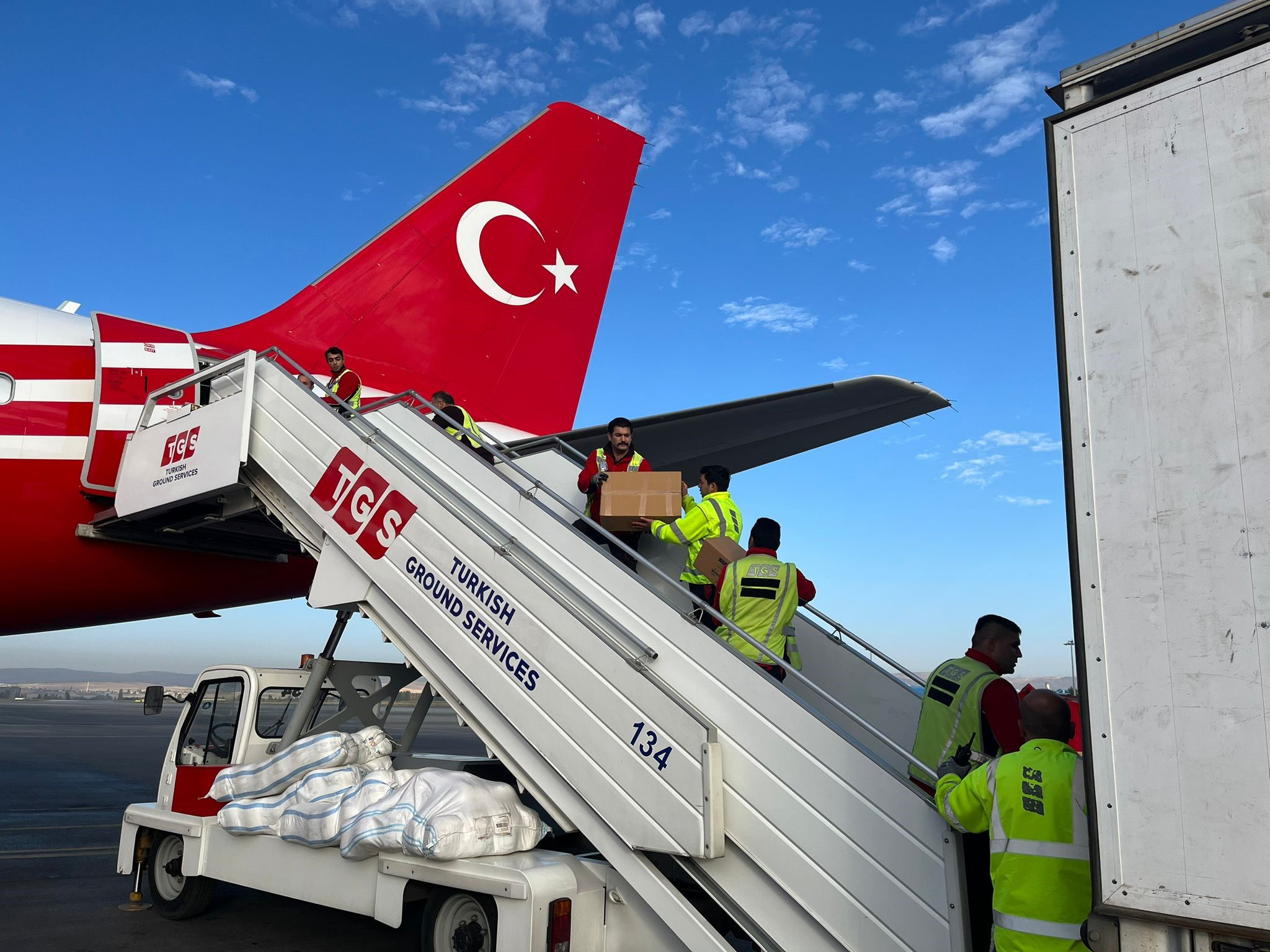 turkiye-filistin-yardim-ucagi-22ekim2023-iha-3