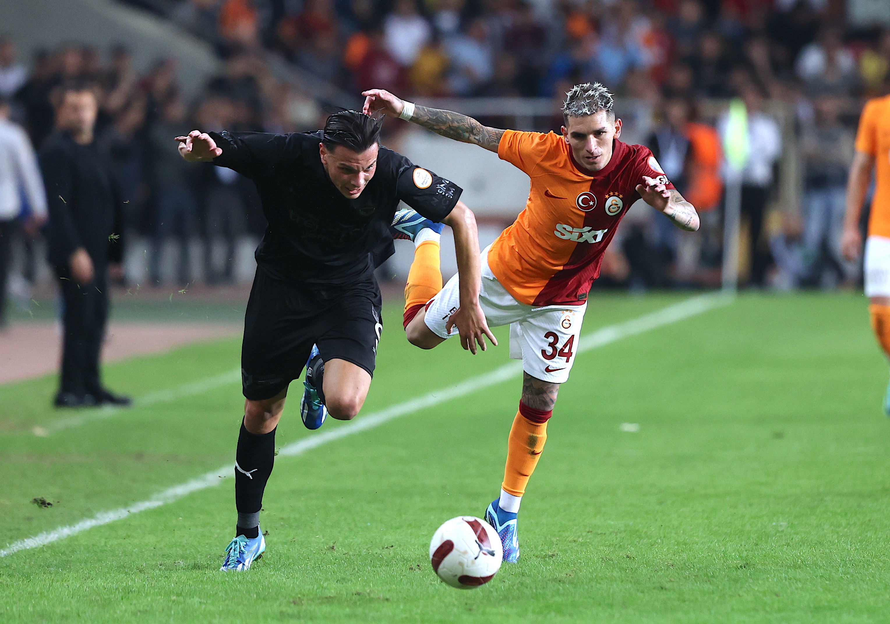 AA-20231111-32818642-32818631-ATAKAS_HATAYSPOR_GALATASARAY