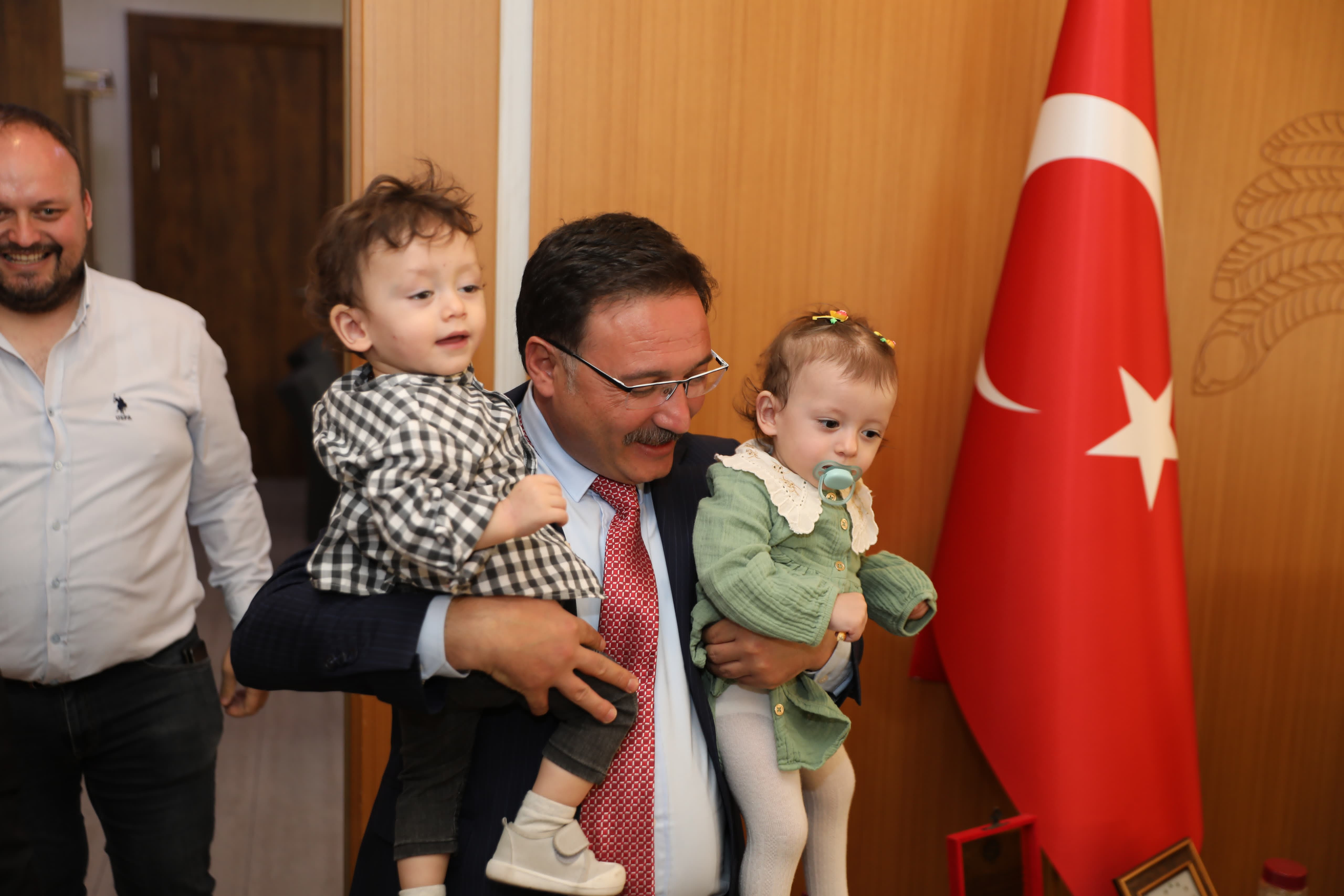 ikiz-kardesler-vali-gokmen-cicek'i-ziyaret-etti-31ekim2023- (19)