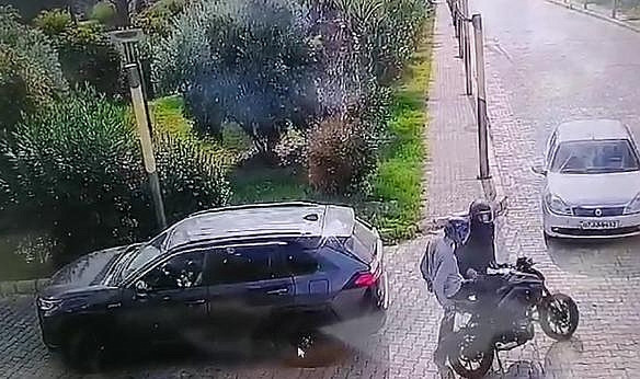 parasini-gasp-eden-motosikletli-2-kisiyi-arabasiyla-carparak-oldurdu-9278