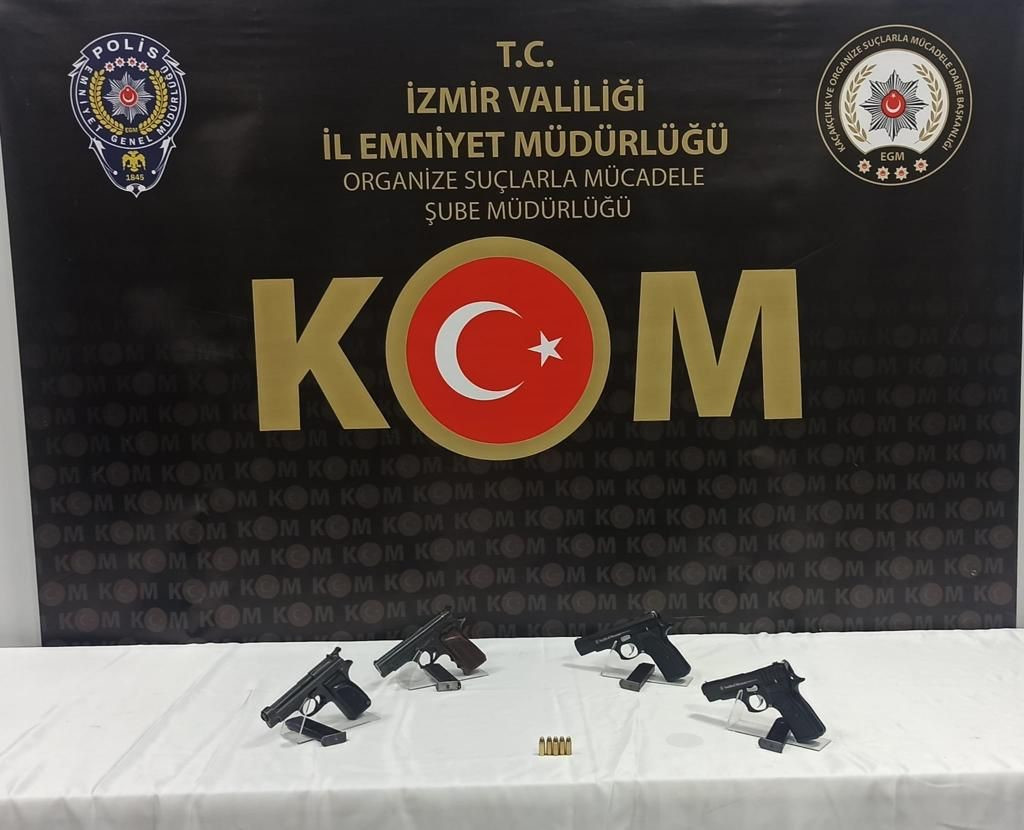 izmir-de-suc-orgutune-operasyon-21aralik2023-iha- (3)