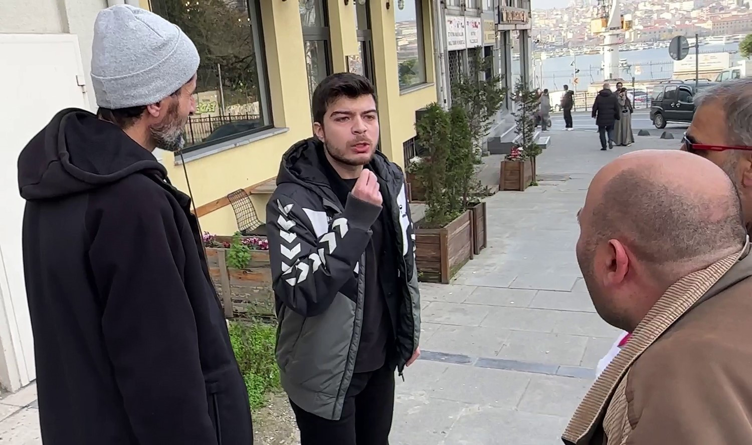filistin-e-destek-yuruyusu-sonrasi-saldiriya-ugradi-1ocak2024-2