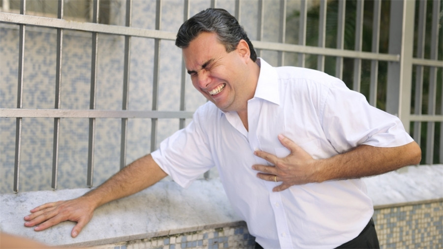 Göğüs Ağrısı Neden Olur Belirtileri Tedavisi 7