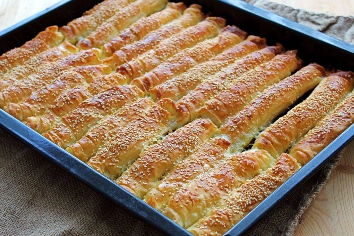Sebzeli Çıtır Börek Gelinim Mutfakta Tarifi Yapılışı 6