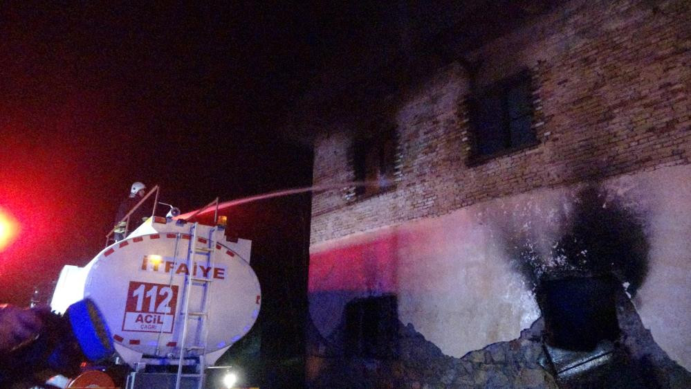 Adanada Kahreden Olay Cikan Yanginda Anne Ve Iki Cocugu Hayatini Kaybetti 3