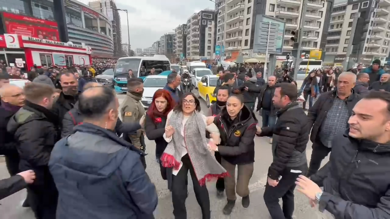 Diyarbakir Dem Parti Yol Kapatma Eylemi 13Subat2024 Dha 4