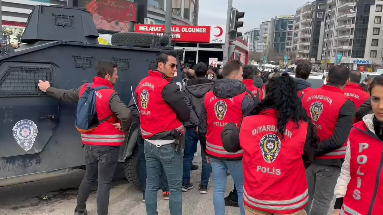 Diyarbakir Dem Parti Yol Kapatma Eylemi 13Subat2024 Dha 5