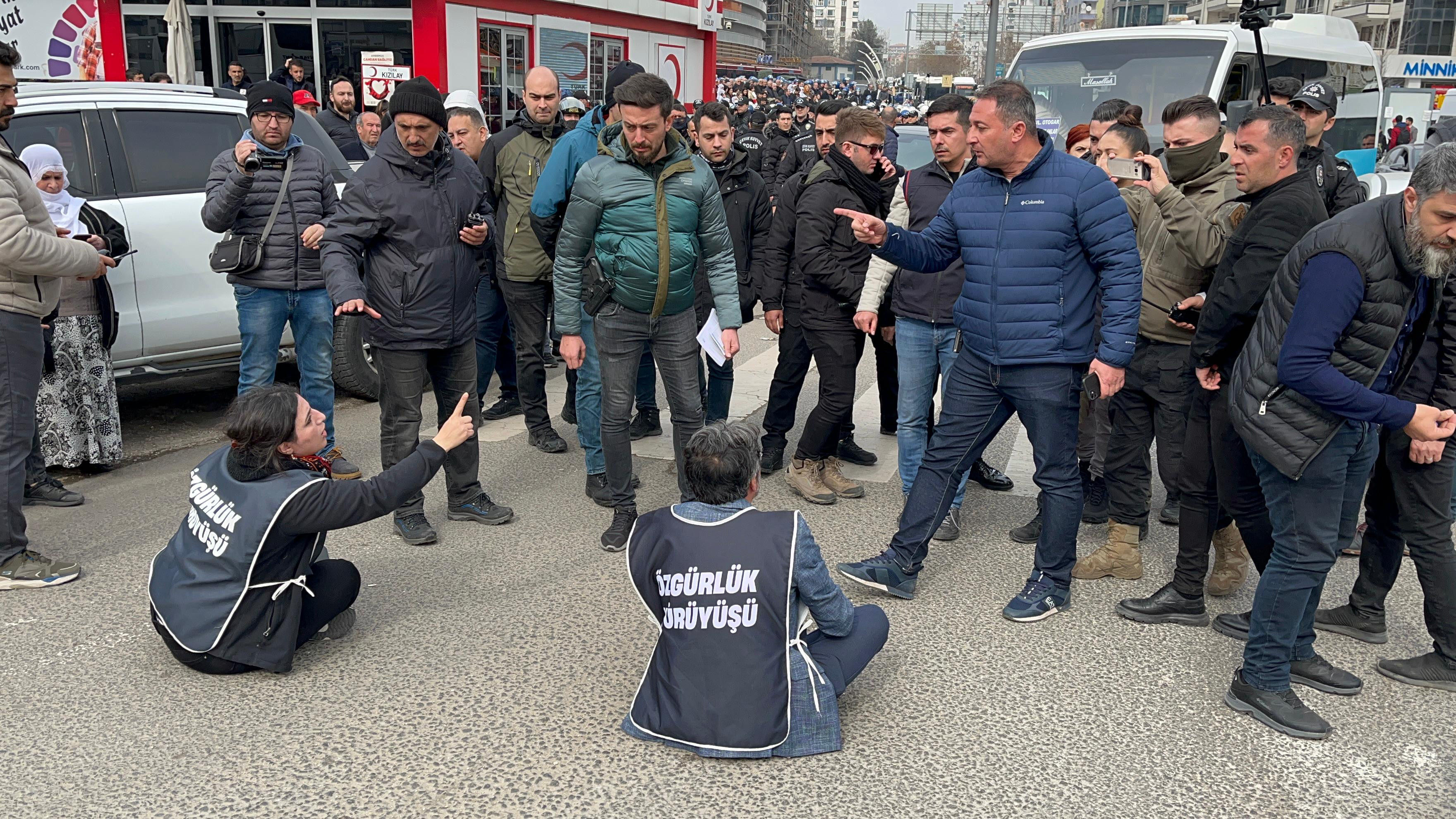 Diyarbakir Dem Parti Yol Kapatma Eylemi 13Subat2024 Dha 8