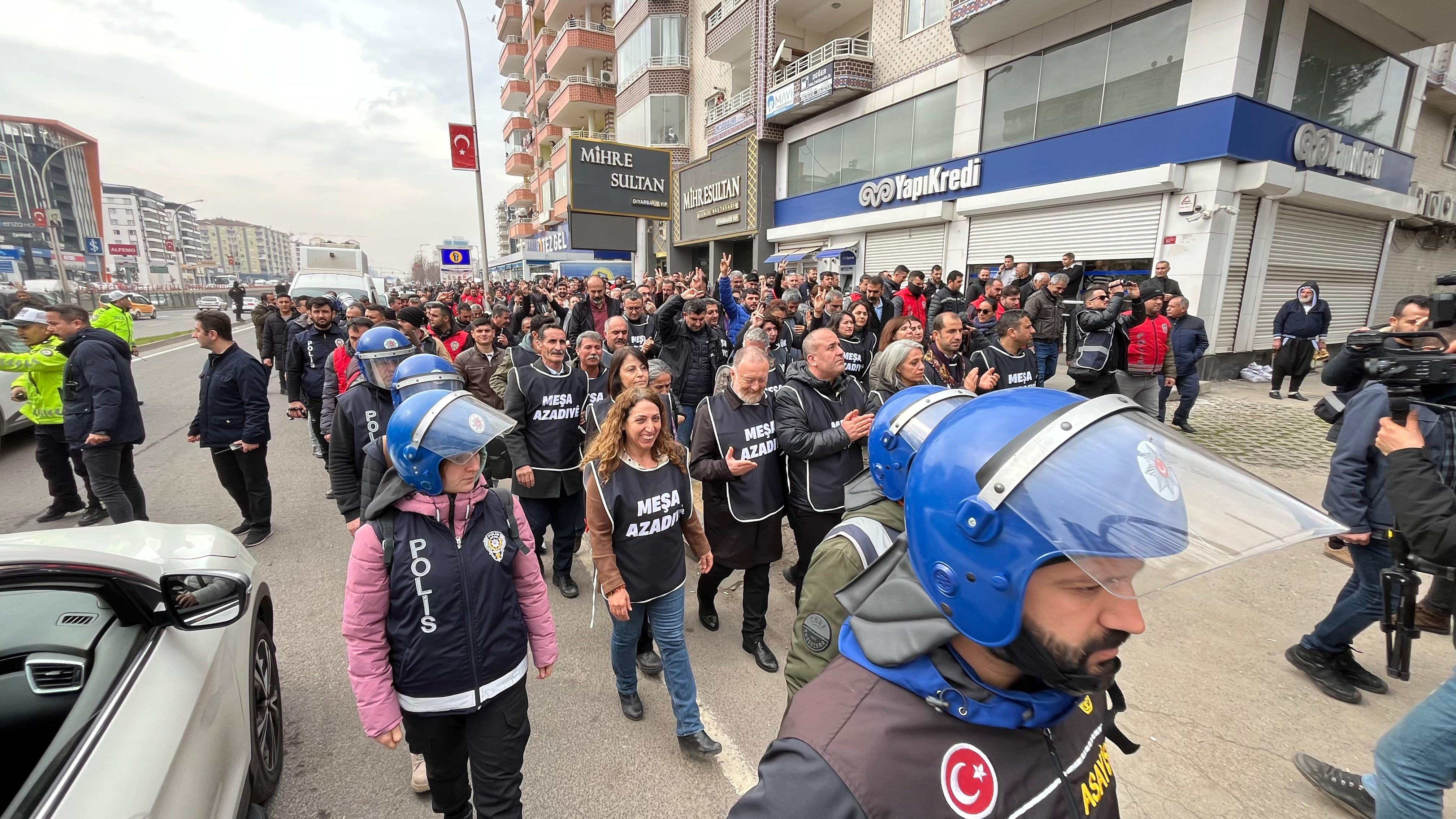 Diyarbakir Dem Parti Yol Kapatma Eylemi 13Subat2024 Dha 9
