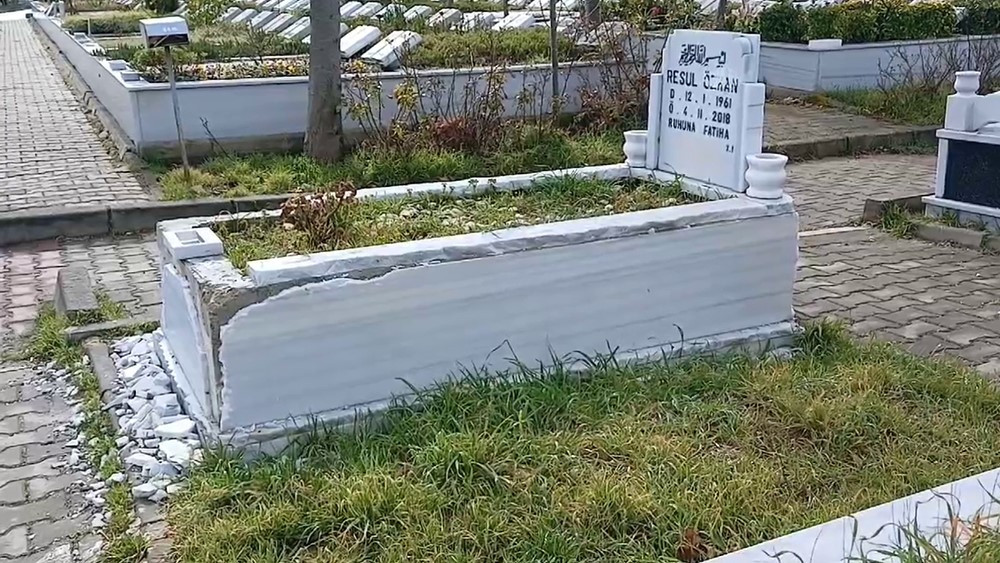 Esenyurt Mezarlik Taslarini Kiran Kadin 13Subat2024 Iha 1