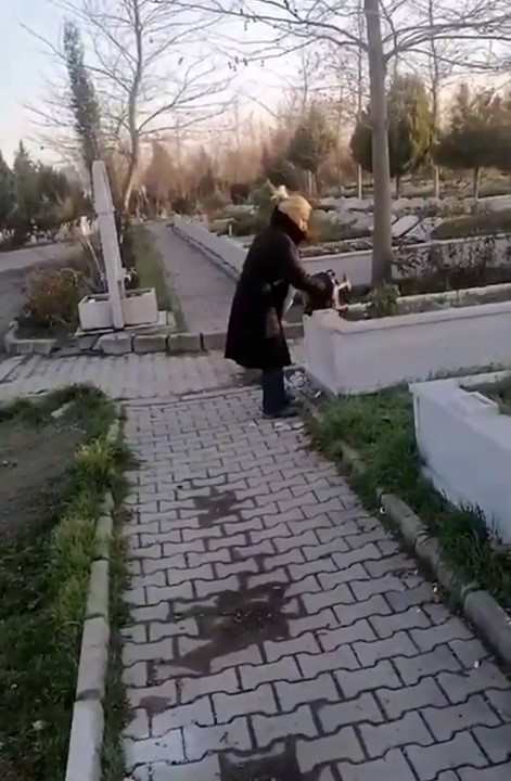 Esenyurt Mezarlik Taslarini Kiran Kadin 13Subat2024 Iha 2