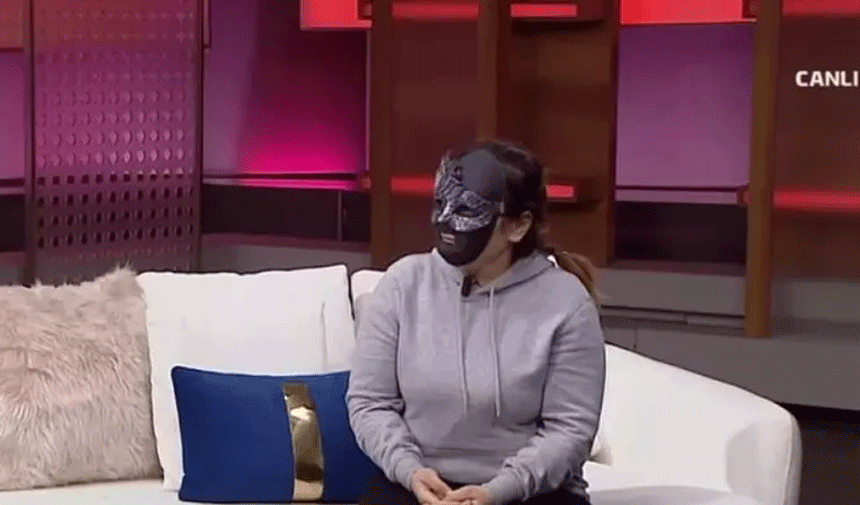 Esra Ezmeci Esinin Kardesiyle Birlikte Olan Kadin 1 15Subat