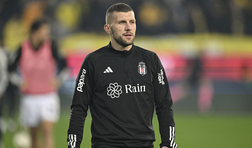 Fernando Santos Yildiz Oyuncuyu Kafasindan Sildi 1