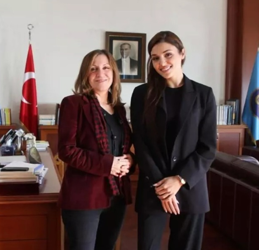 Hande Ercelin Fotografi Universiteyi Karistirdi Ogrencilerden Tepkiler Cig Gibi 23 S U B A T 1