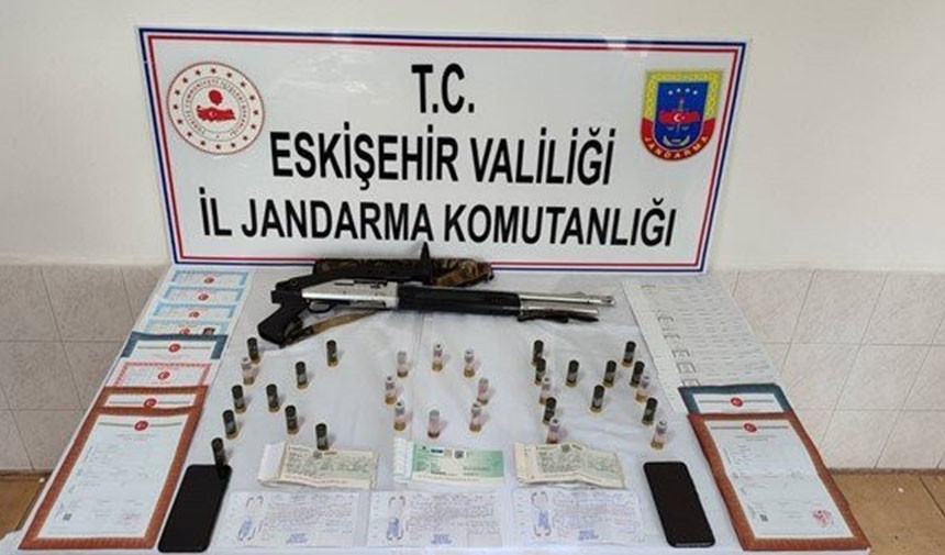 Jandarmadan 6 Farkli Operasyon Cok Sayida Silah Ve Tarihi Eser Ele Gecirildi 16Subat2024 Iha 3