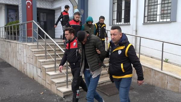 Rica Uzerine 1 Kisiyi Oldurup 2 Kisiyi Yaralamakla Suclanan Sanik Beraatini Istedi 4814 Dhaphoto4
