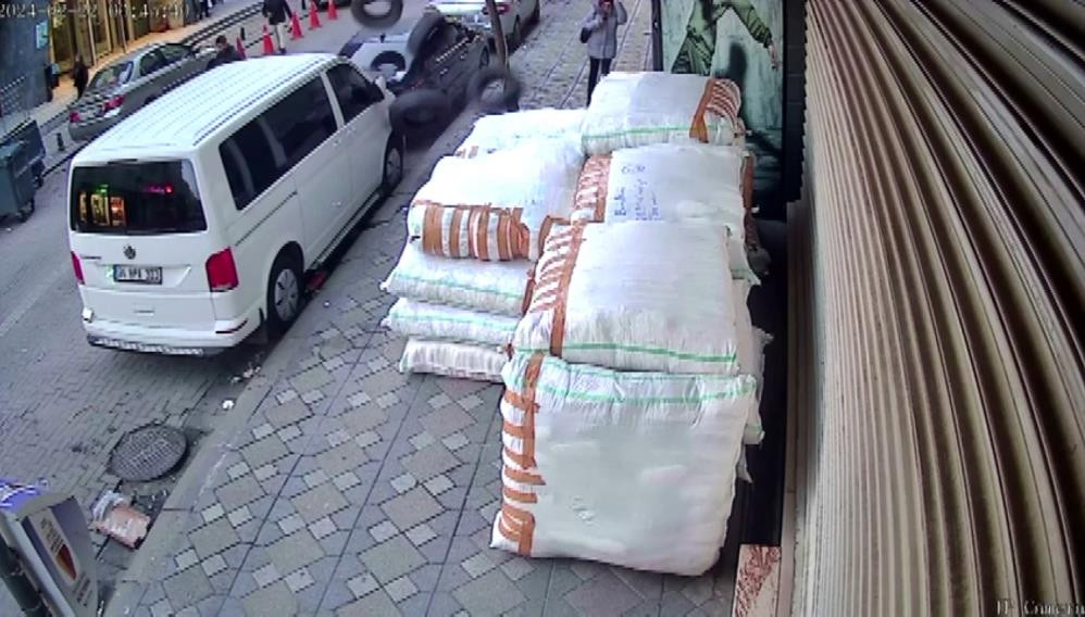 Zeytinburnunda Saskina Ceviren Anlar Yolda Yuruyen Kadin Lastigin Altinda Kalmaktan Kil Payi 27 S U B A T2024 1