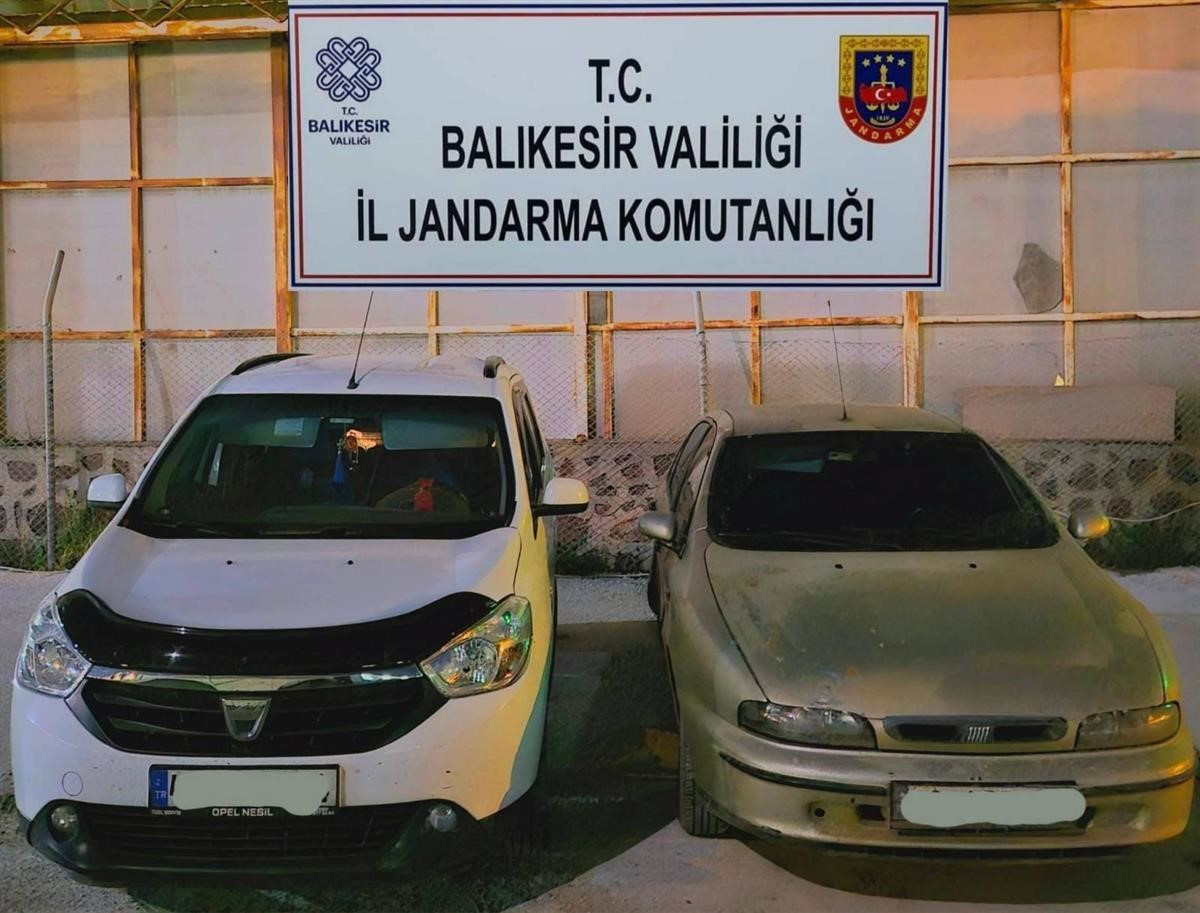Balikesir Gocmen Kacakcisi Jandarma 26032024 Iha