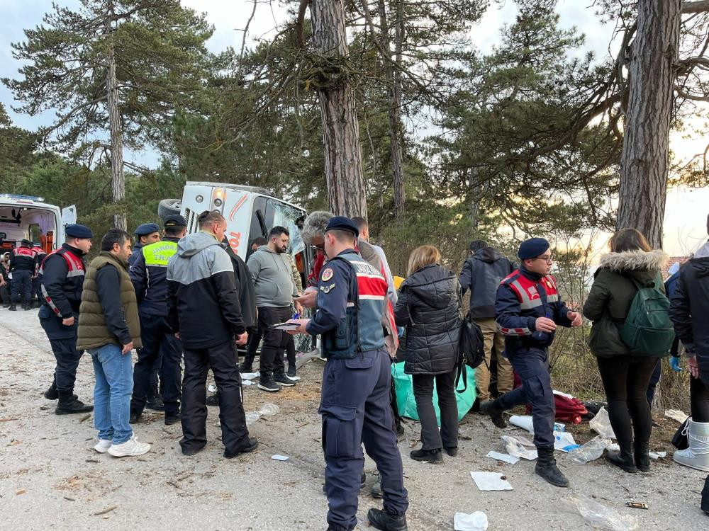 Boluda Kayak Merkezi Yolunda Feci Kaza Cok Sayida Yarali Var 2 M A R T2024 1-1