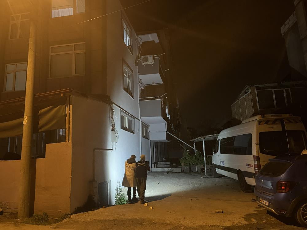 Davulcu Ile Muhtar Arasinda Ikametgah Krizi Gozu Donen Davulcu Gozunu Kirpmadan Vurdu 2