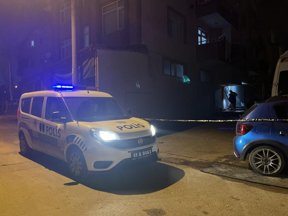 Davulcu Ile Muhtar Arasinda Ikametgah Krizi Gozu Donen Davulcu Gozunu Kirpmadan Vurdu 3