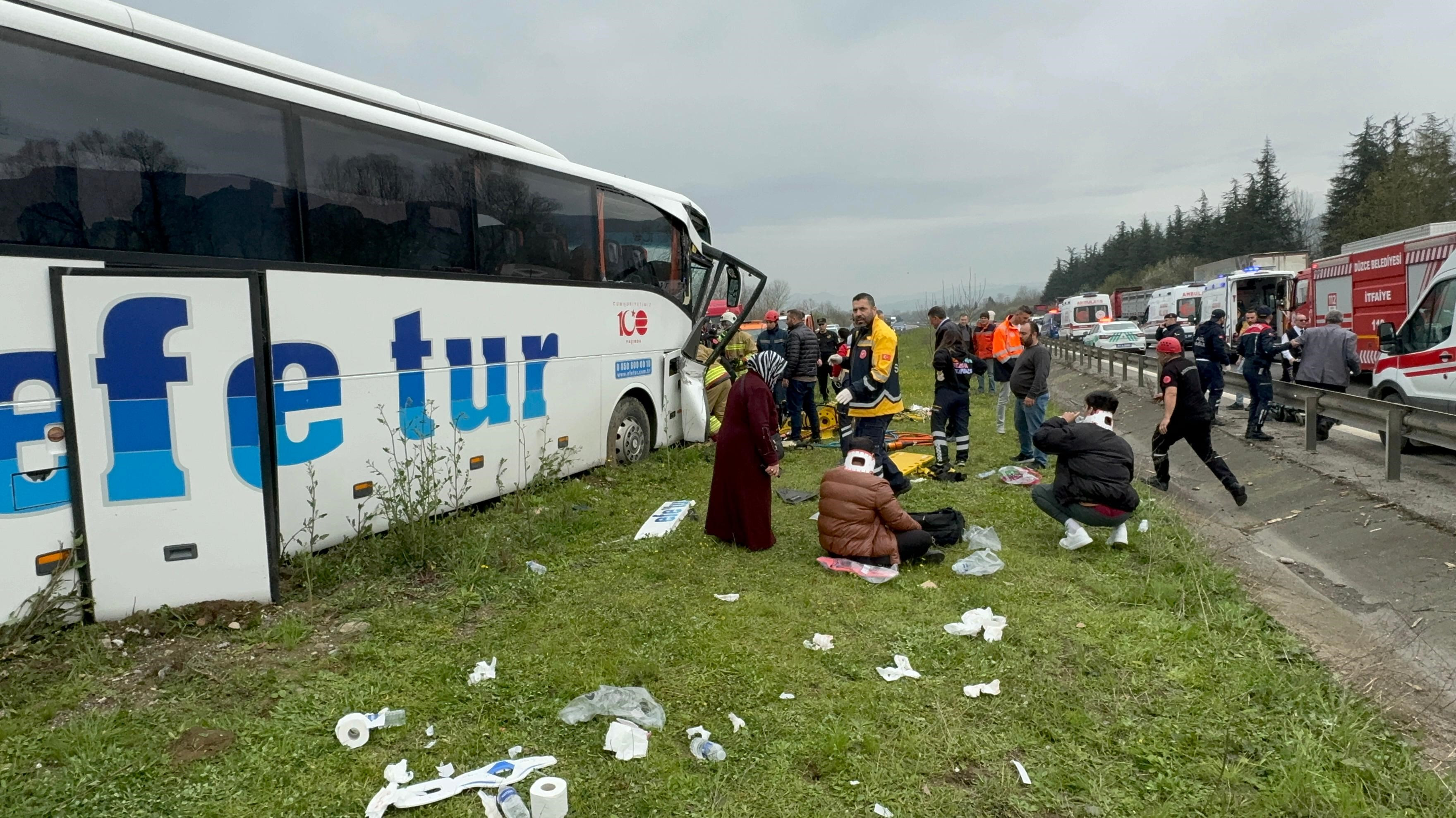 Duzce Tem Kaza Otobus Tir 27032024 Iha (2)