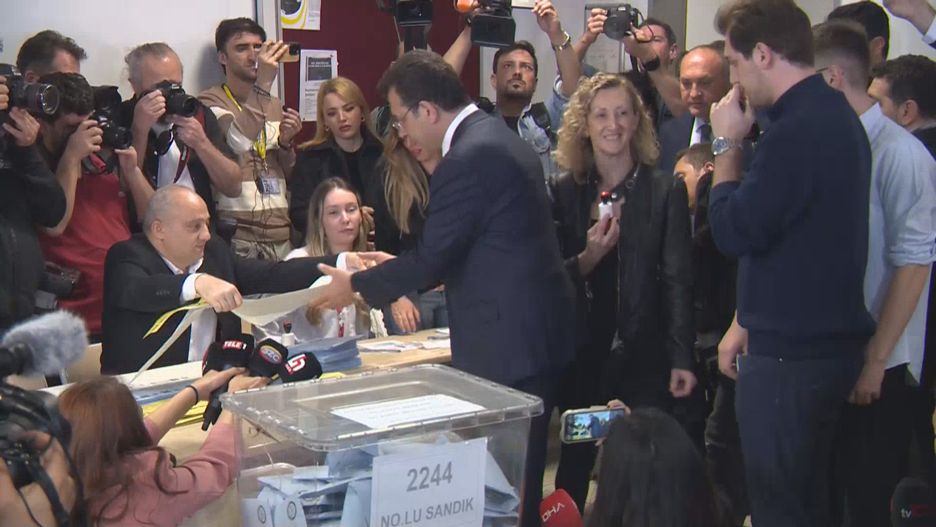 Ekrem Imamoglu Oy Kullanirken 31032024 Dha 3