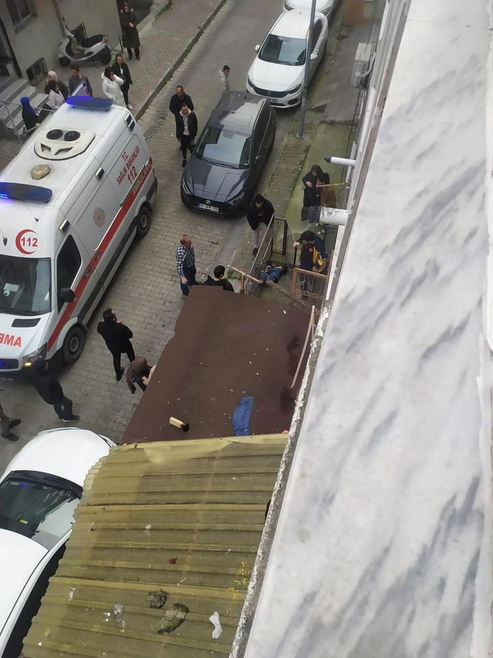 Esnaf Kopan Gürültüyü Duyunca Sokağa Fırladı! 4 Yaşındaki Çocuğun Hali Görenlerin Içini Sızlattı 6Mart2024 3