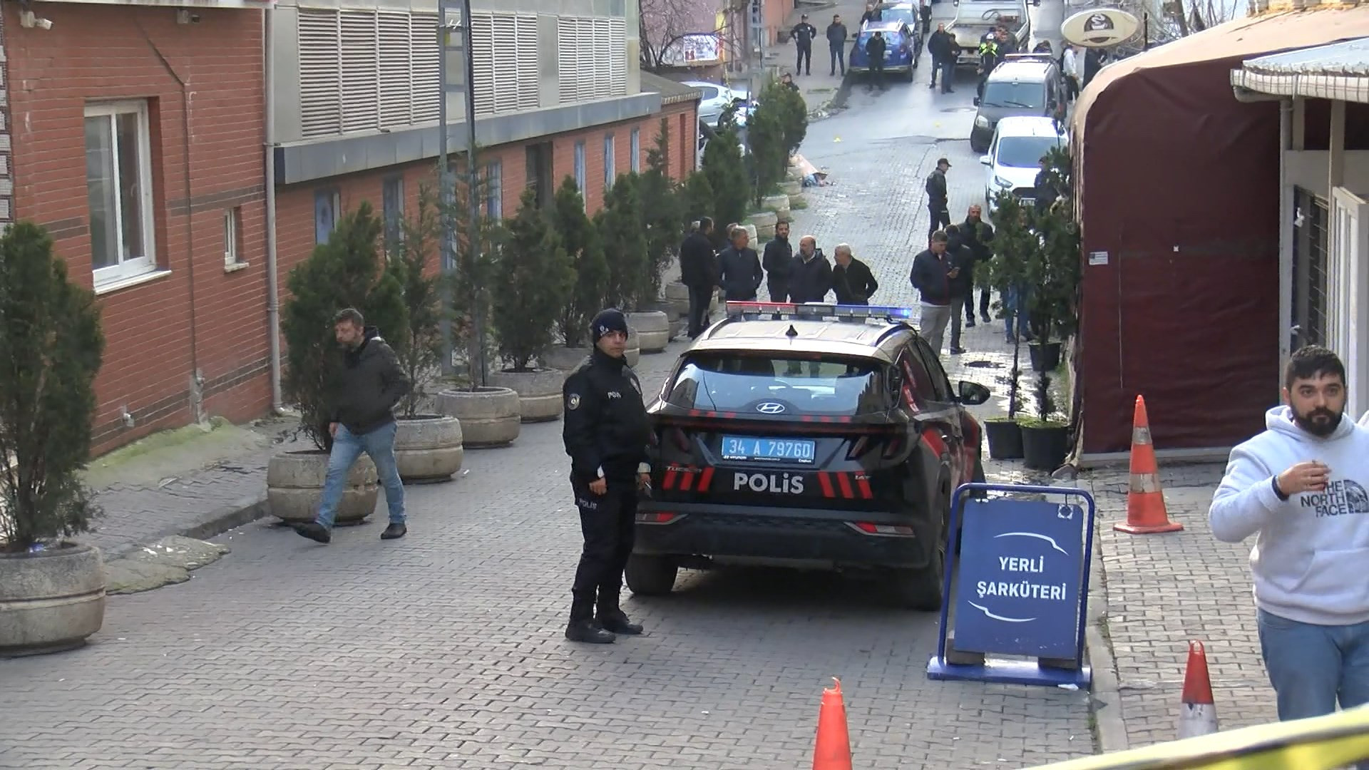 Hayir Yemegindekilere Silahli Saldiri Polise Ates Acildi 2Mart2024 4