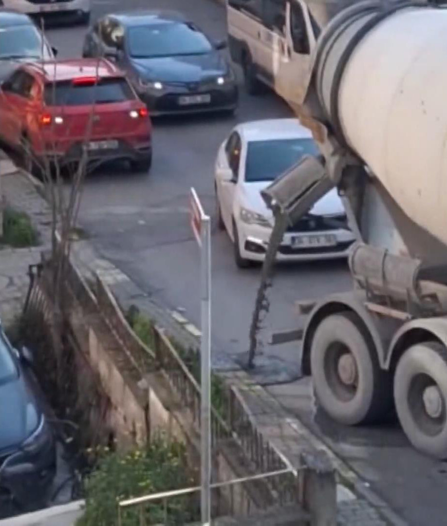 Istanbul Beton Mikseri Yola Beton Doktu 24032024 Dha2