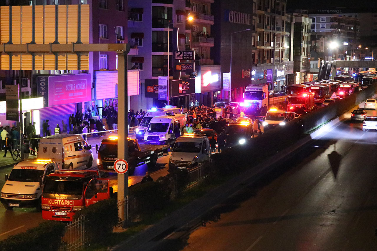 Izmir Zincirleme Kaza 22032024 Aa (1)