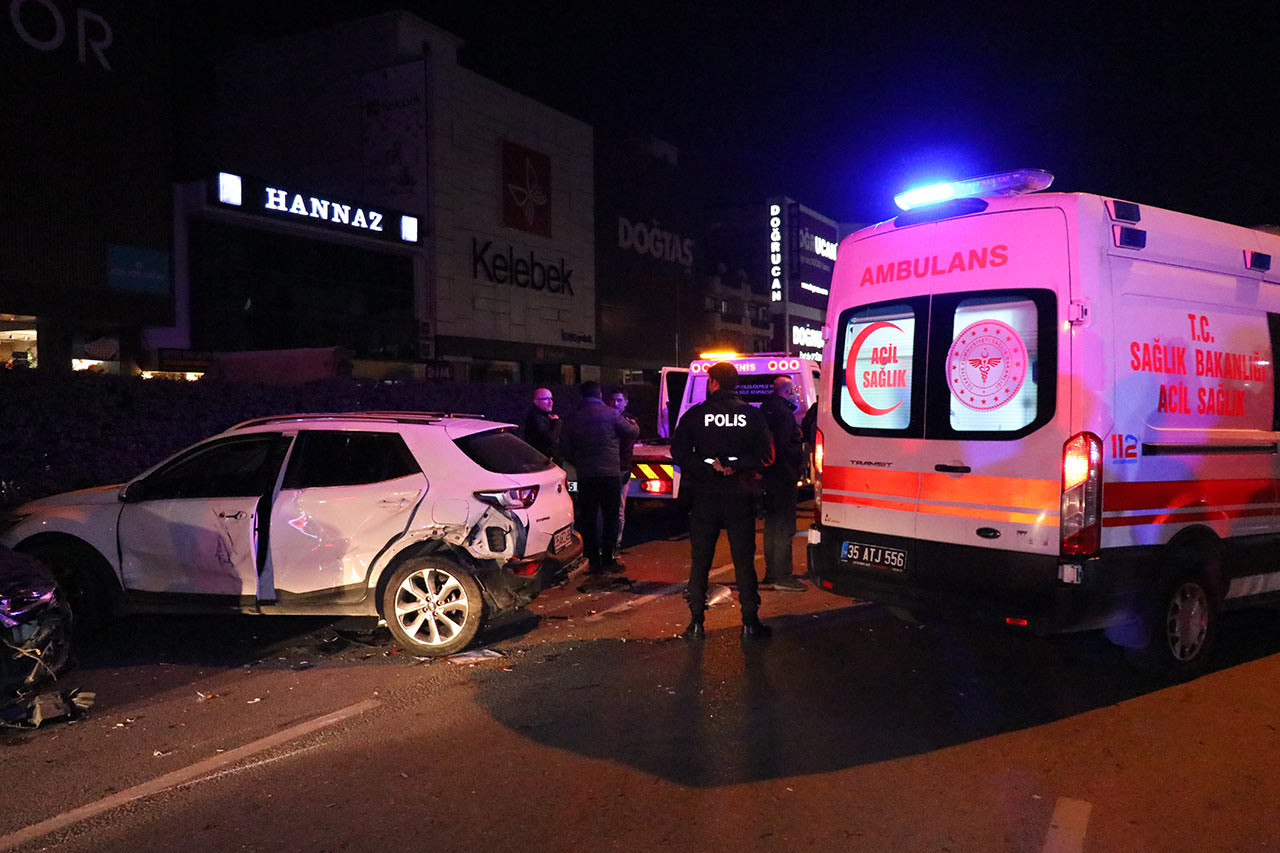 Izmir Zincirleme Kaza 22032024 Aa (10)