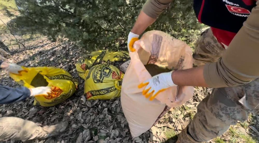 Jandarma Zehir Tacirlerine Gecit Vermedi Yuz Kilodan Fazla Uyusturucu Ele Gecirildi 5 M A R T2024 3