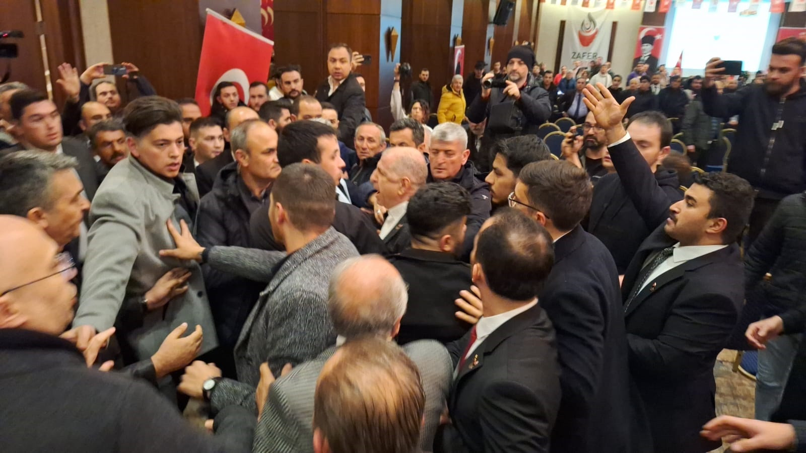 Kocaeli Zafer Partililerin Kavga Etmesi 23985 (1)