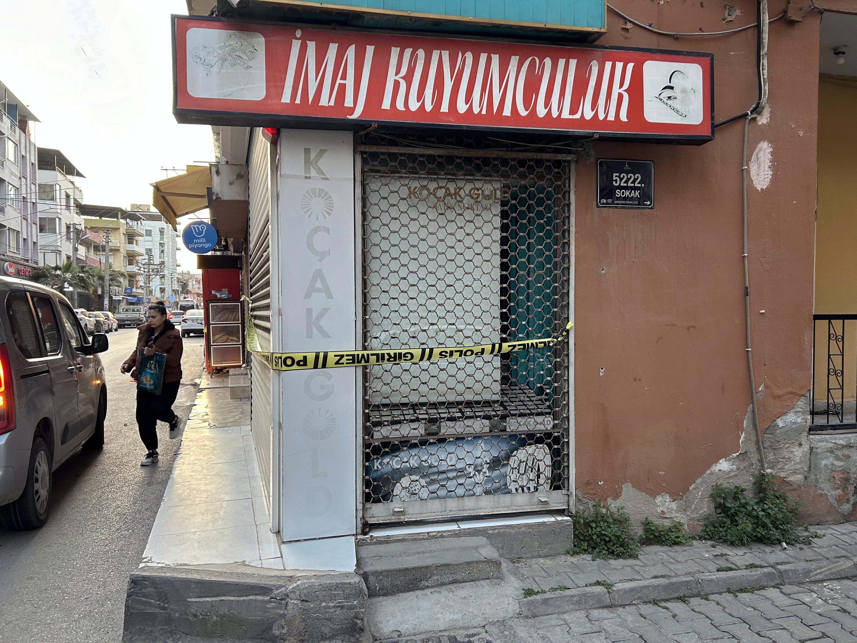 Oldurdugu Kuyumcunun Dukkanina Girdigi A 30294 (4)