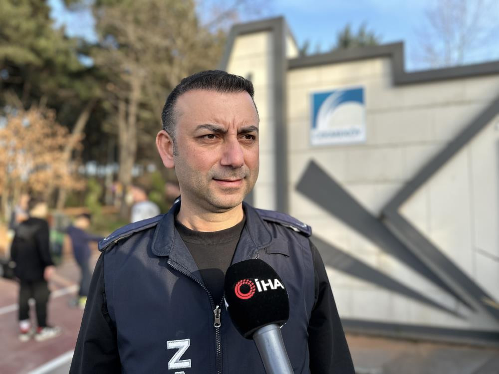 Parkta Oyun Oynayan Cocugun Bir Anda Nefesi Kesildi Zabitanin Hamlesi Hayata Dondurdu 1Mart2024