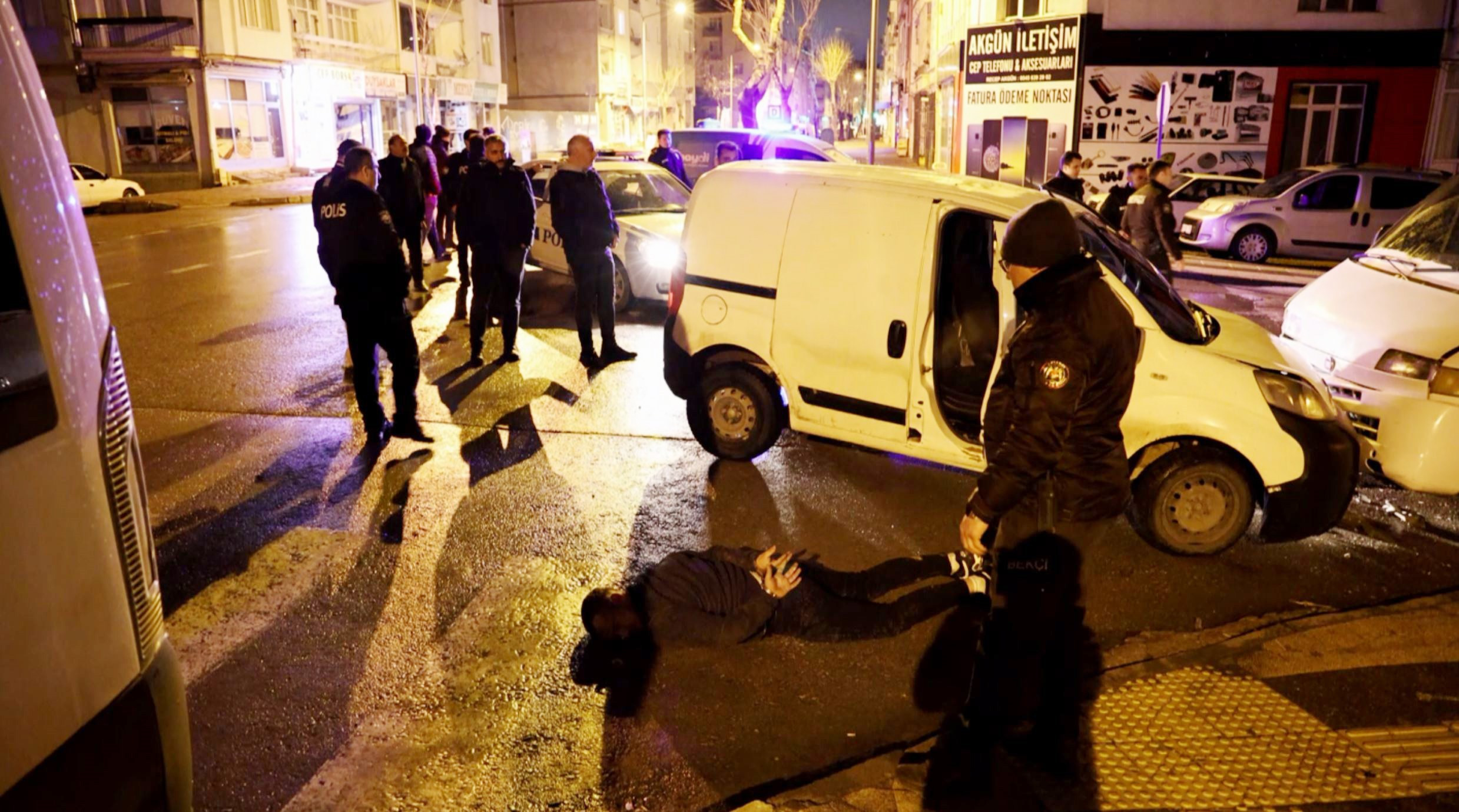 Polisten Kacti Yakalaninca Devlete Saygimiz Sonsuz Dedi 8Mart204 (2)