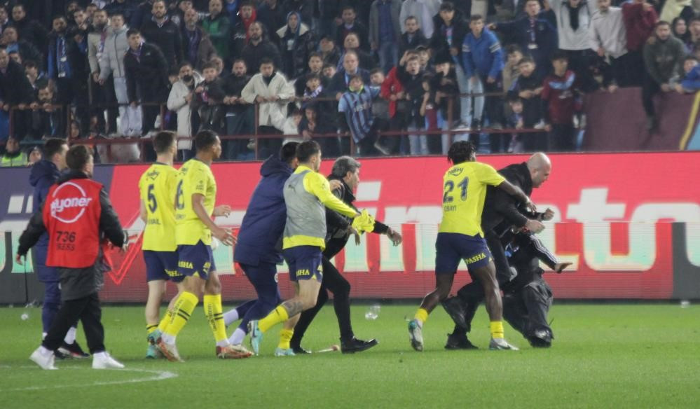 Trabzonspor Fenerbahce Maci Sonrasi Olaylar 18032024 Iha (36)