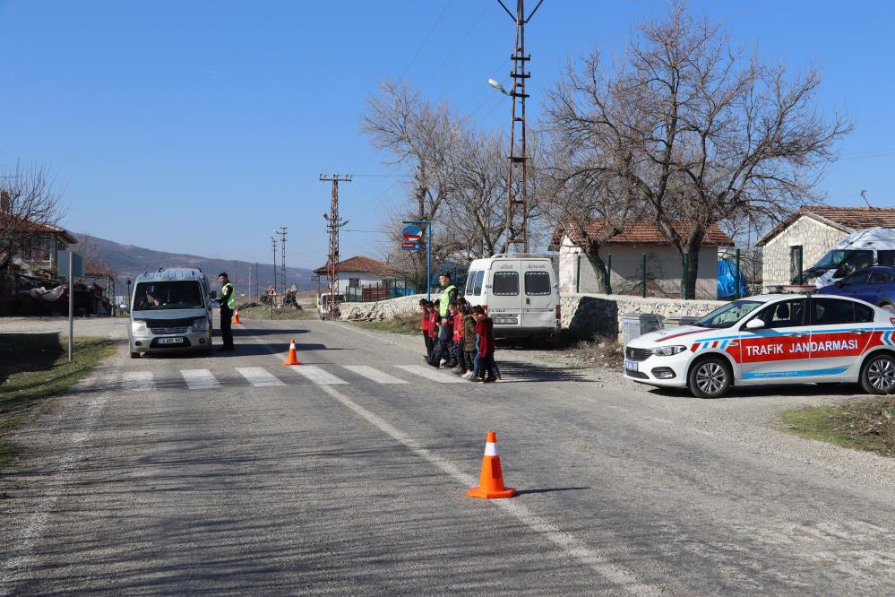 Uyusturucu Ve Cevre Sorunlariyla Etkin Mucadele Jandarma Ekipleri Koy Koy Gezip Uyuma Dedi 5Mart2024 2