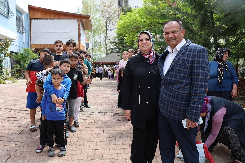 Adana Kozan Baysal Ailesi Evinin Onu Bayram Harcligi Kuyrugu 12042024 Iha (1)