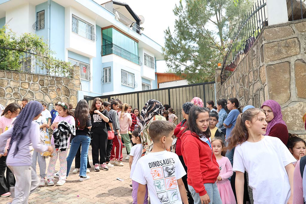 Adana Kozan Baysal Ailesi Evinin Onu Bayram Harcligi Kuyrugu 12042024 Iha (2)