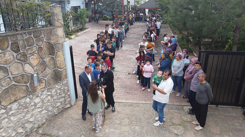 Adana Kozan Baysal Ailesi Evinin Onu Bayram Harcligi Kuyrugu 12042024 Iha (9)