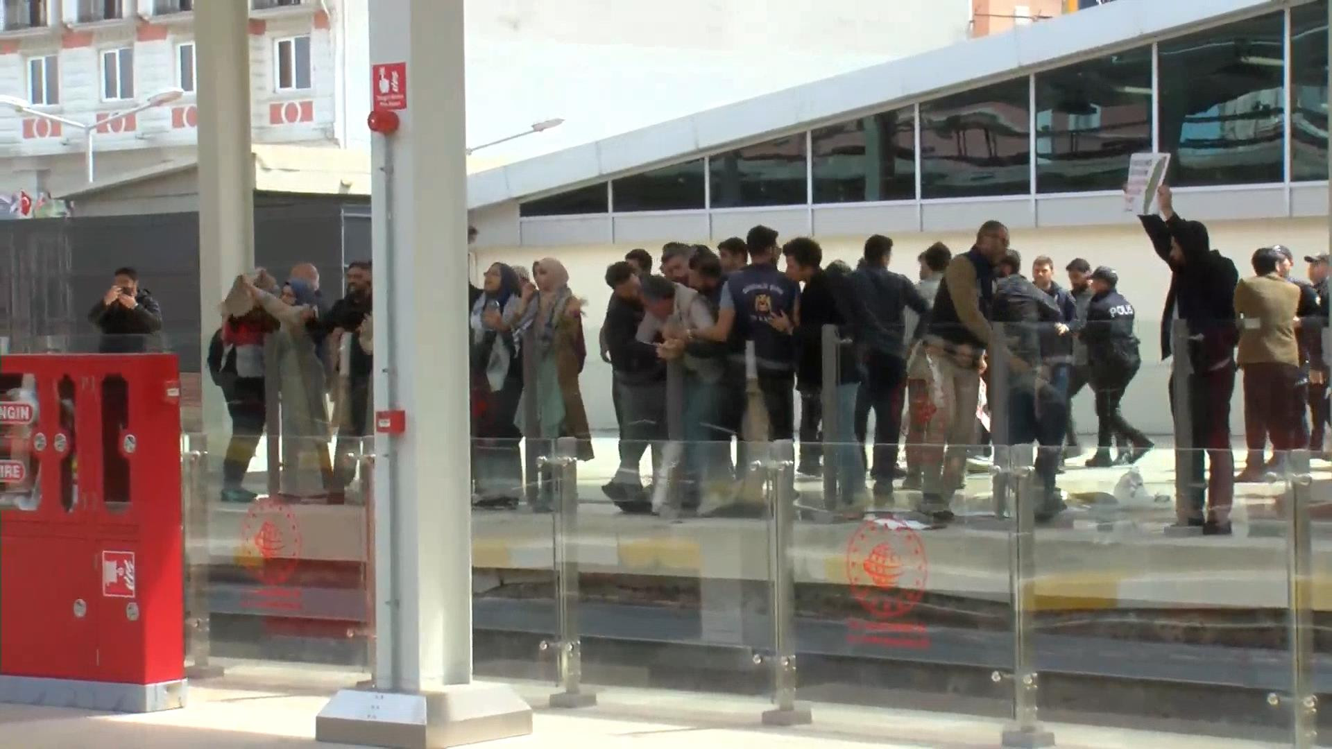 Almanya Cumhurbaskani Frank Walter Steinmeier Protesto 22042024 Dha2