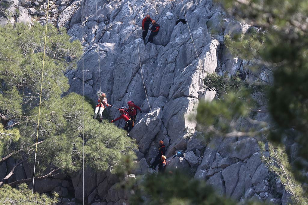 Antalya Teleferik Kurtarma Anlari 13042024 Aa (26)