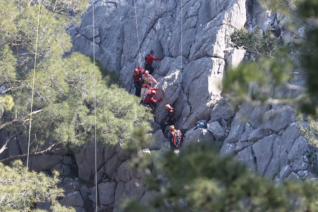 Antalya Teleferik Kurtarma Anlari 13042024 Aa (27)
