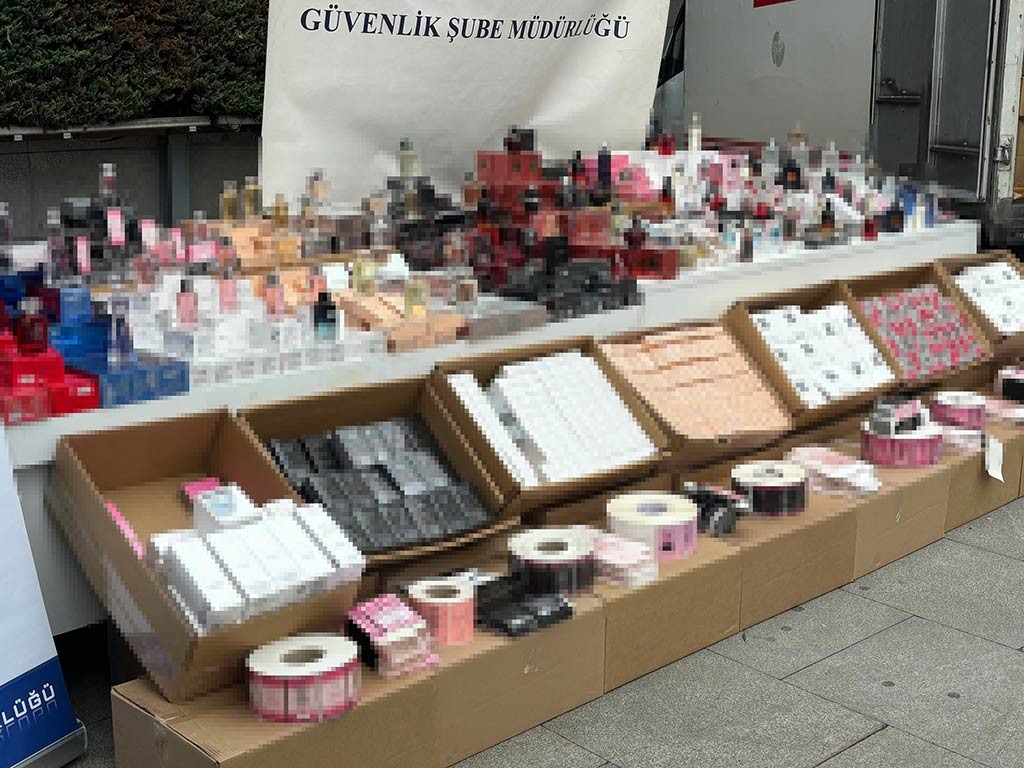 Arnavutkoy Sahte Parfum Operasyonu 21042024 Iha (3)