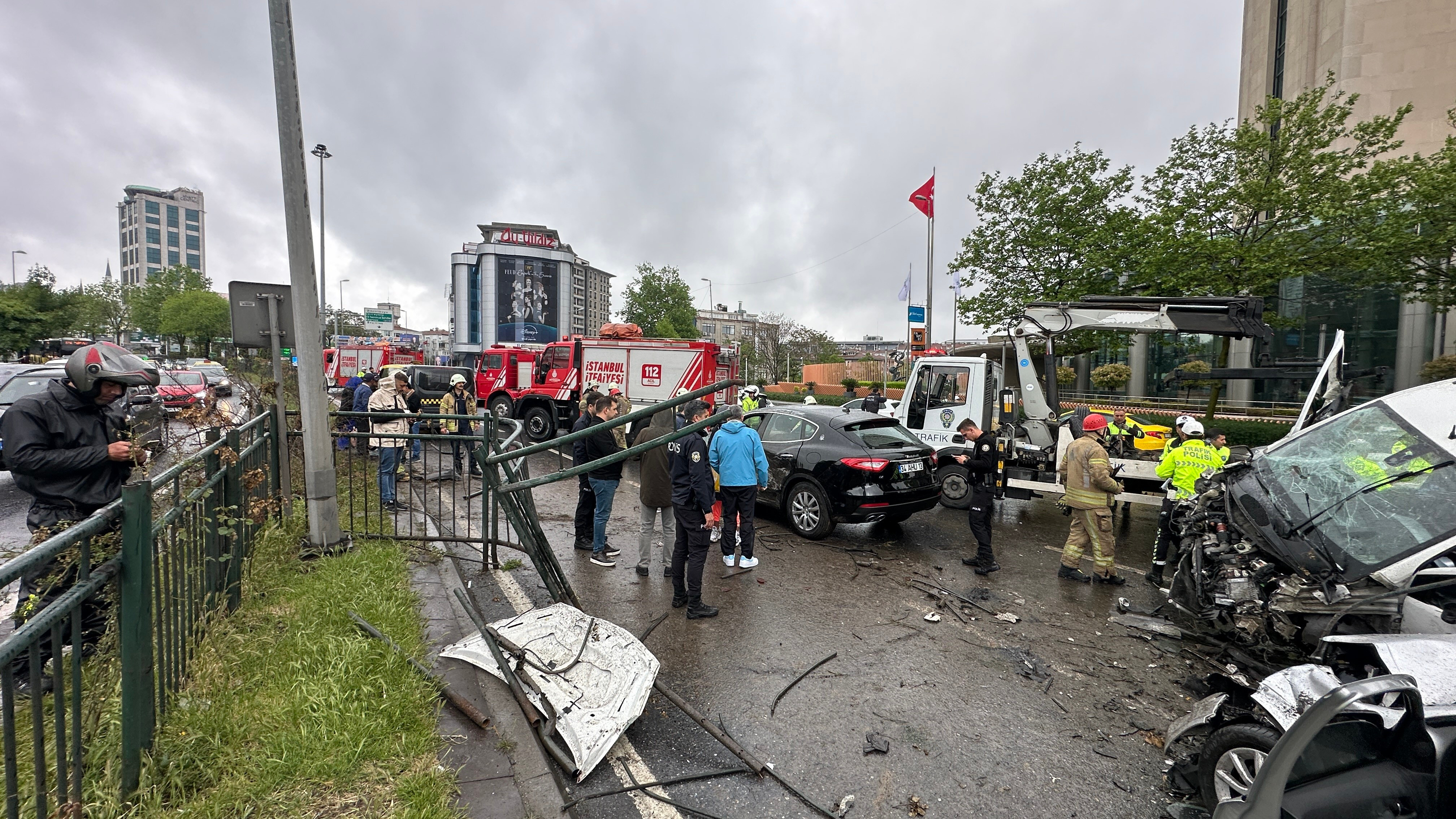 Besiktas Hafif Ticari Arac Kaza 30042024 Iha (11)