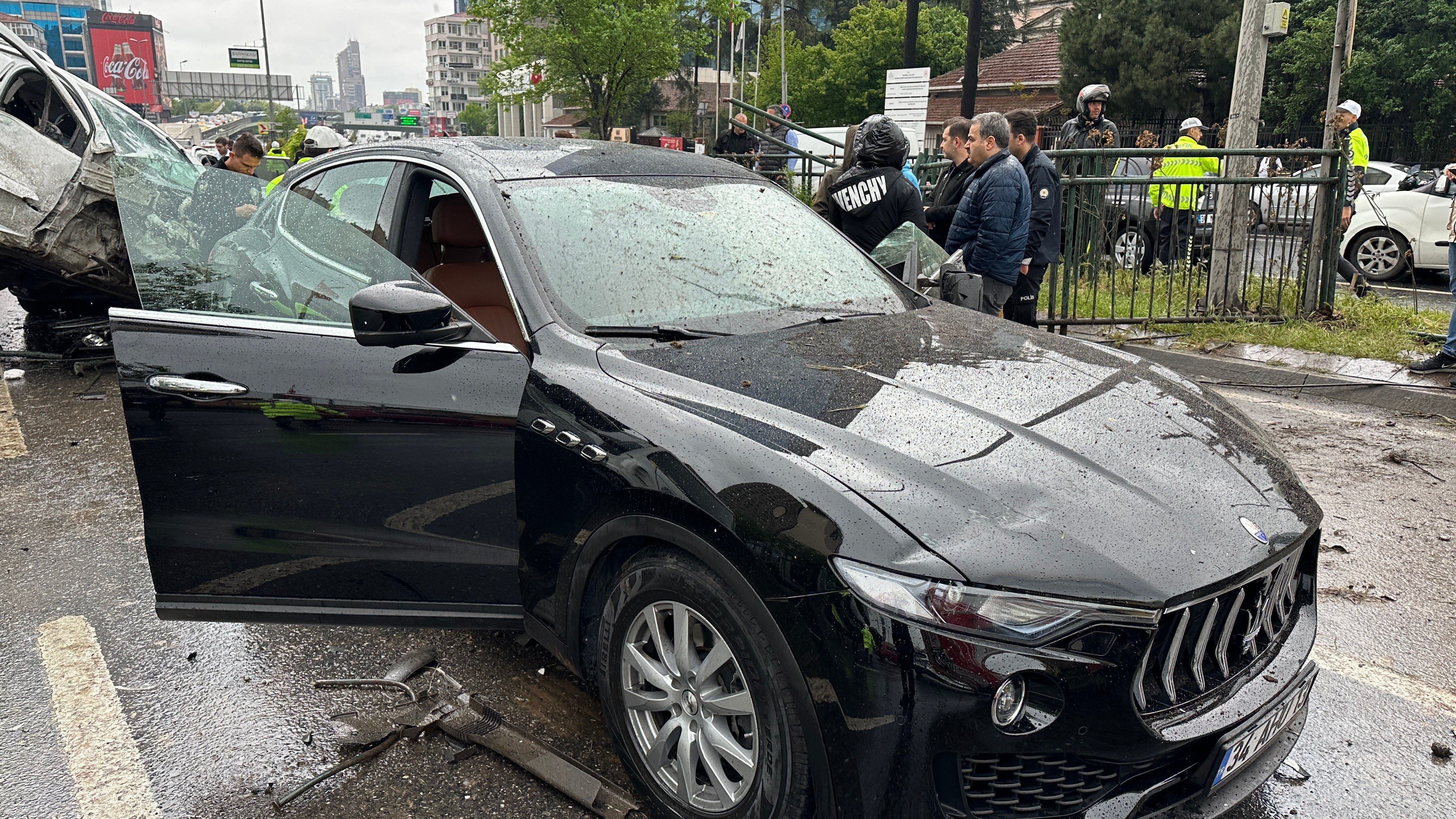 Besiktas Hafif Ticari Arac Kaza 30042024 Iha (3)